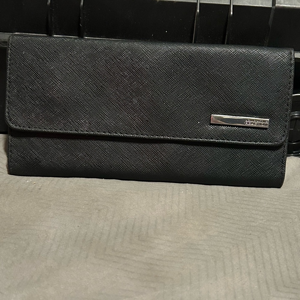 Kenneth Cole  Reaction Black Wallet with Silver Detail